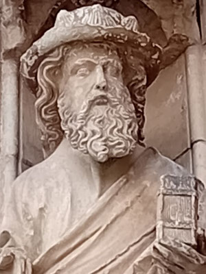 Der heilige Jakobus am Apostelportal der Basilica Santa Maria in Castelló d´Empúries