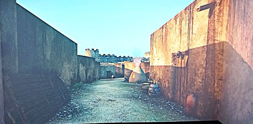 Die Straße im Museums-Video rekonstruiert. Der Kegel im Hintergrund rechts ist ein Backofen