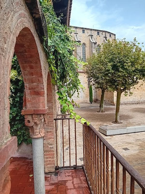Blick vom Palau Mirador auf die Kirche