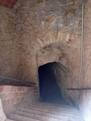 Eingang der Mina d l´aigua in Torroella de Montgrí