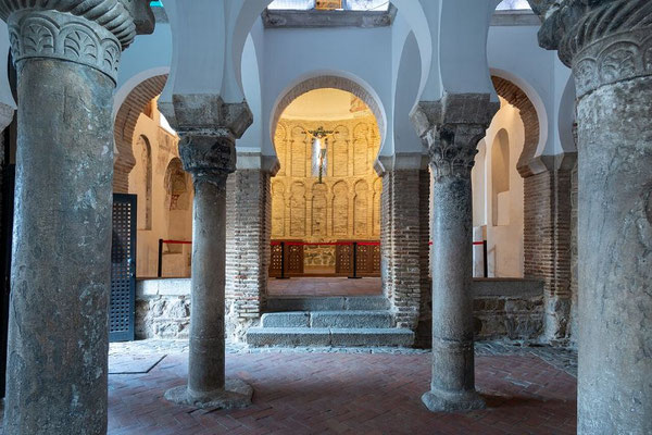 Die ehemalige Mezquita in Toledo. Auch hier erinnern Bögen und Säulen an die Kirche in Sant Pere de Rodes