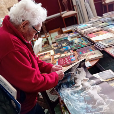 Alfredo Palmero senior zeigt ...