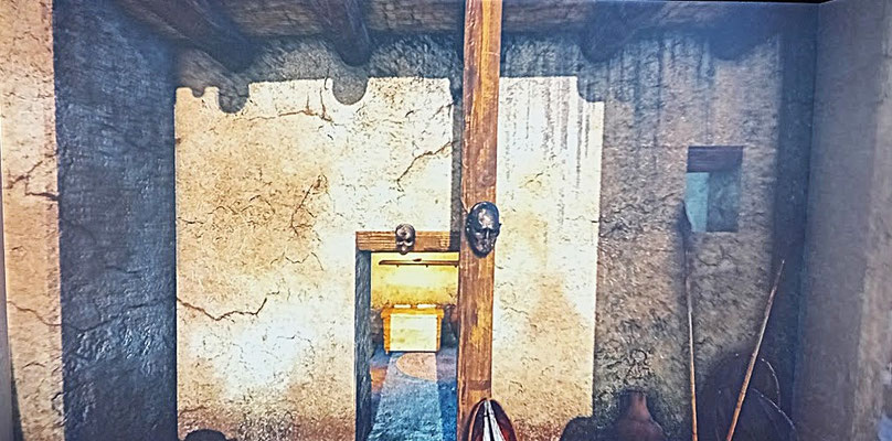 ... und an Balken in der Vorhalle eines rekonstruierten Hauses ( Museums-Video)