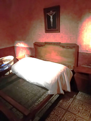 Schlafzimmer der Eltern und Bett, in dem Dalí geboren wurde