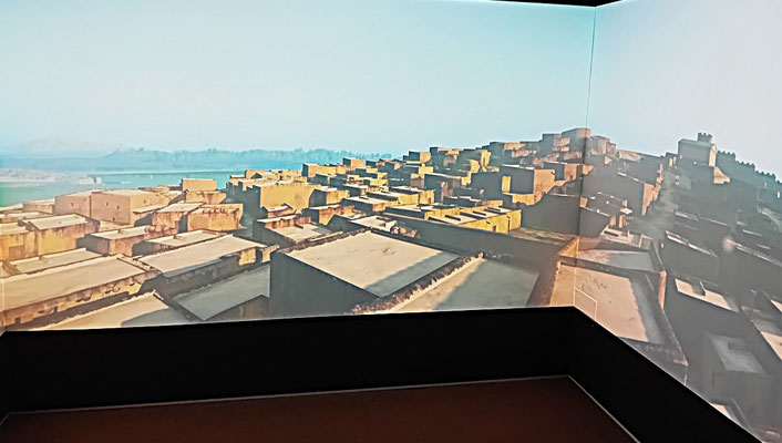 Im vorderen Teil des Bildes aus dem Museums-Video: die "Insel der Reichen"