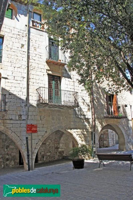 In dem Vorgängerbau dieses Hauses an der Plaça Gran wurde Muntaner mutmaßlich geboren