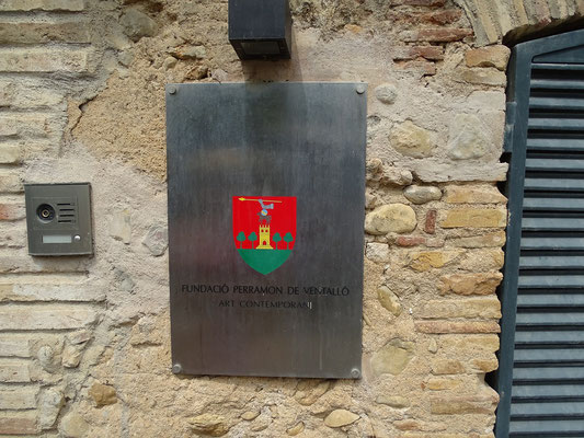 Hier die moderne Fassung des Wappens am Eingang des Museums