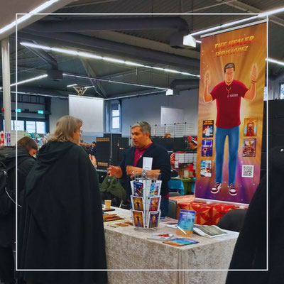 Messestand The Healer Jesus Lopez mit Kunden