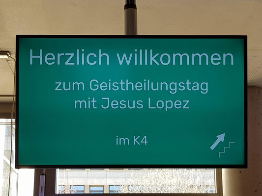 Bildschirm mit Hinweis zum Geistheilungstag