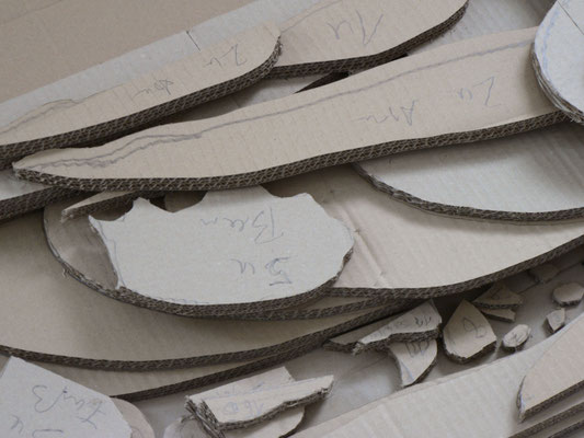 ANJA HOINKA «phanu», Detail, 2019, Wellpappe, ca. 209 x 110 x 30 cm