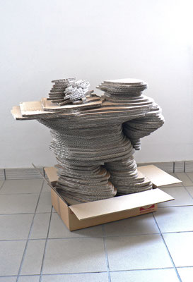 Anja Hoinka «hopi», 2017, Wellpappe, ca. 80 x 90 x 46 cm