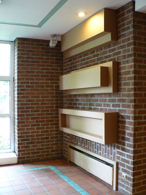 ANJA HOINKA       «boxen», 2012, Installation Rathaus Pulheim, Wellpappe, Kraftpapier, Klebeband