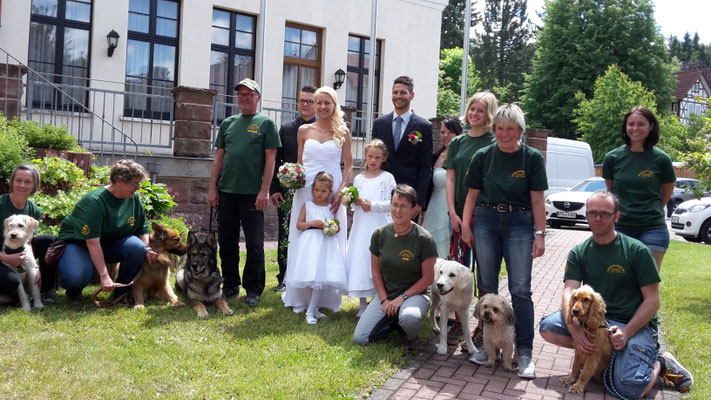 Jetzt noch ein Gruppenfoto mit Brautpaar ...