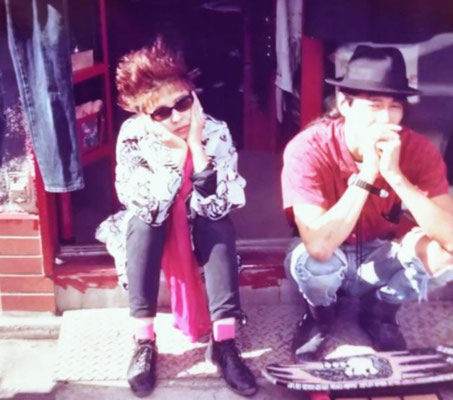 シベリアンハスキーDr. たっちんと (20代の時経営していた PunkShop『SOFT SELL』にて)