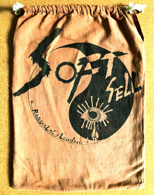 『SOFT SELL』の巾着袋