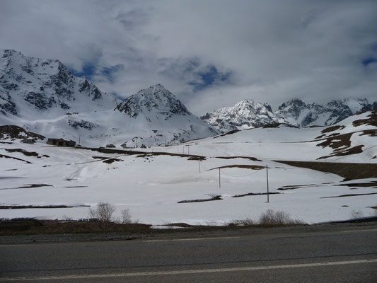 sneeuwlandschap bovenop de pas (Col du Lataret)