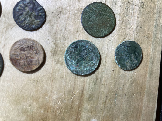 Gevonden munten, waaronder Liards, Willemcent, Leeuwencent, Leopolds en Wilhelminacent