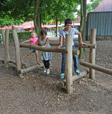 Roshan en Rashmi aan het klimmen