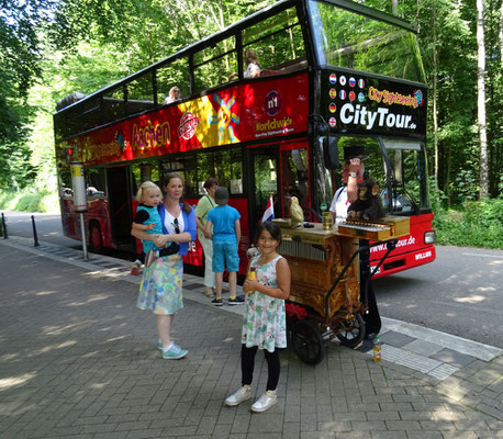bij de orgelspeler