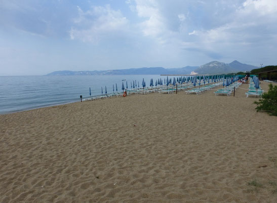strand nabij ons hotel