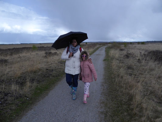 Bhartie en Rashmi in een hagelbui