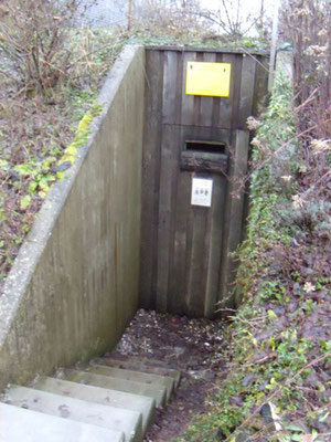 Eingang zum ehemaligem Kriegs-Bunker auf dem Bauernhof in Lüdinghausen, ausgebaut als Winterquartier 2001, Bezug nach 5 Jahren, mittlerweile 7 Tiere. Foto aus dem Jahr 2017