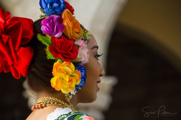 Colourful Yucatan dance