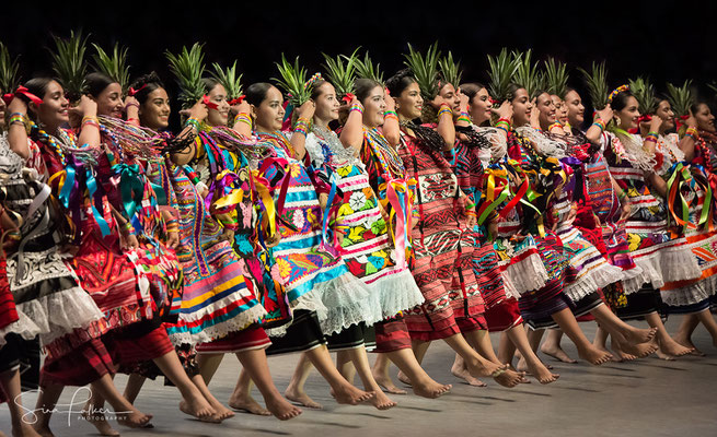 Dancing the Flor de Piña