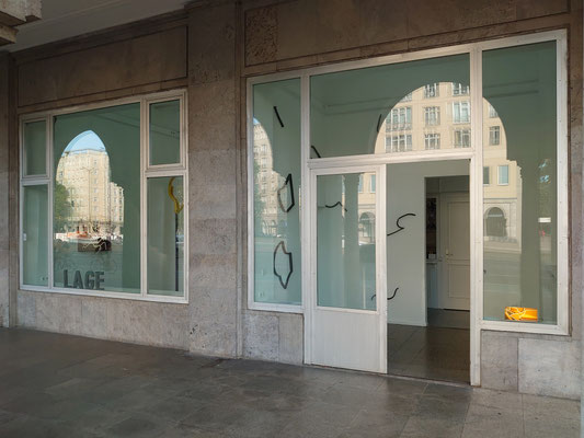 ORNAMENT UND VERBRECHEN (4) - Elmira Iravanizad + Torsten Ruehle - Lage Strausberger Platz, Berlin, 2023