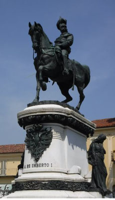 第二代国王　ウンベルト1世騎馬像