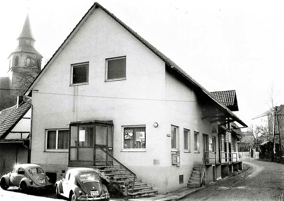 Früheres Raiffeisengebäude mit Bank und Warenlager Pfaffenstraße 2 / Ecke Marktstraße 1964