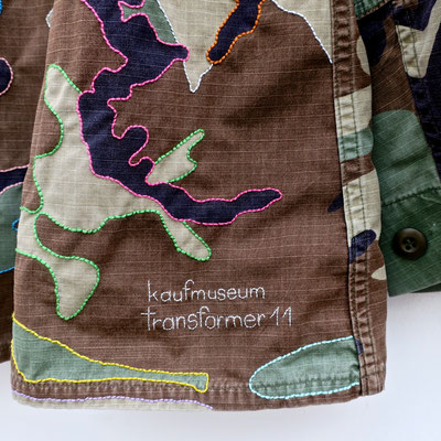 hamlet biene bee camouflage camo camu statement fairfashion slowfashion ethicalfashion anstand shakespeare kampfuniform ecofriendly dignity humanism handgestickt embroidery stitching 