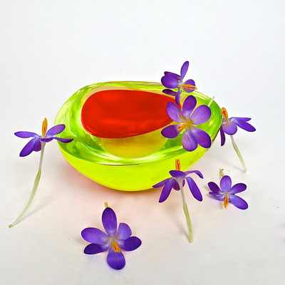 Krokus Frühling trendfarbe2018 neon trendfarben murano mouthblown interior kaufmuseum bowl schale frühling springcollection geschenke