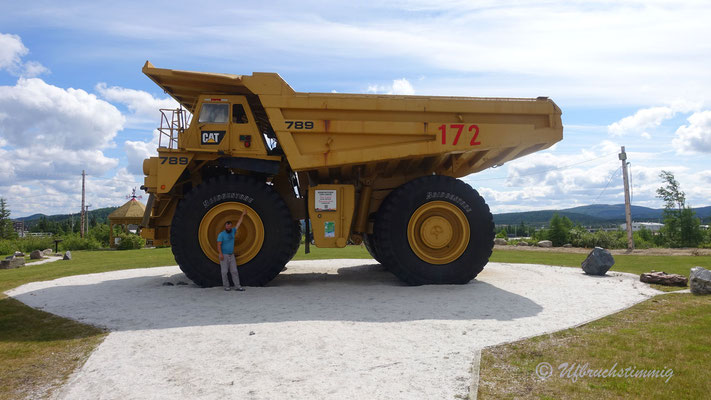 Eines der Minen/Baufahrzeuge Labrador City/Fermont, Québec
