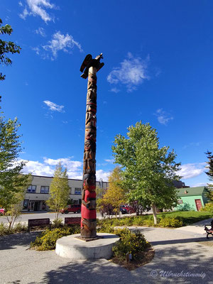 Whitehorse - der Totem erinnert an die zerrissenen Familien der First Nations