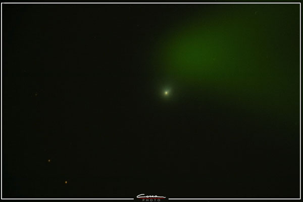 Cometa 12P e laser verde del telescopio.