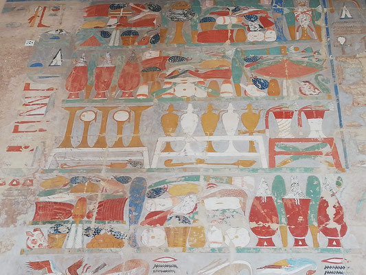 Detalle de la decoración de un muro del Templo de Hatshepsut