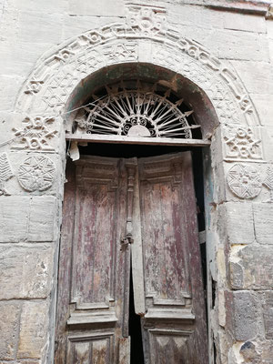 puerta en el barrio copto