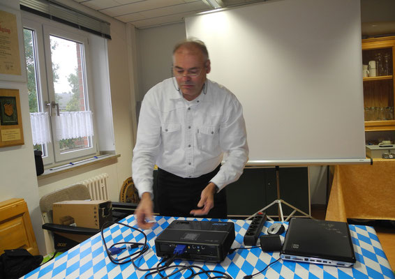 ...unser Gast StFw a.D. Gerhard Franke bei den Vorbereitungen...