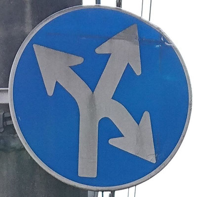 吾妻郡中之条町の異形矢印標識