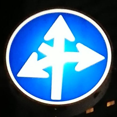 大阪府大阪市北区の異形矢印標識　内照式