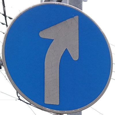 吾妻郡中之条町の異形矢印標識