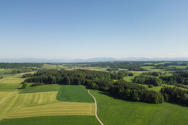 Hof mit Alpenblick