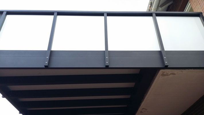 Balkon Aluminium farbbeschichtet Sicherheitsglas matt