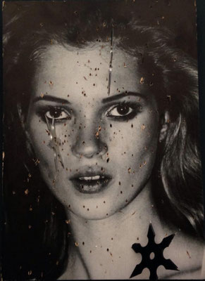 ) IV TOSHAIN, Dimensions: Shooting Star - Kate Moss, Wood, stainless steel, print, shooting stars, chrome, 2016, 42,5x30x13cm (Performance involving the audience in a guerrilla-interaction at the Trabrennbahn Krieau)