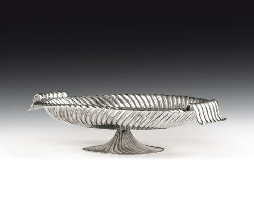 Dagobert Peche, Silberner Tafelaufsatz, Silber getrieben und gehämmert, H 8,5 cm, L 34,4 cm