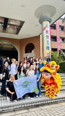 Herzlicher Empfang an der Huey-deng High School.