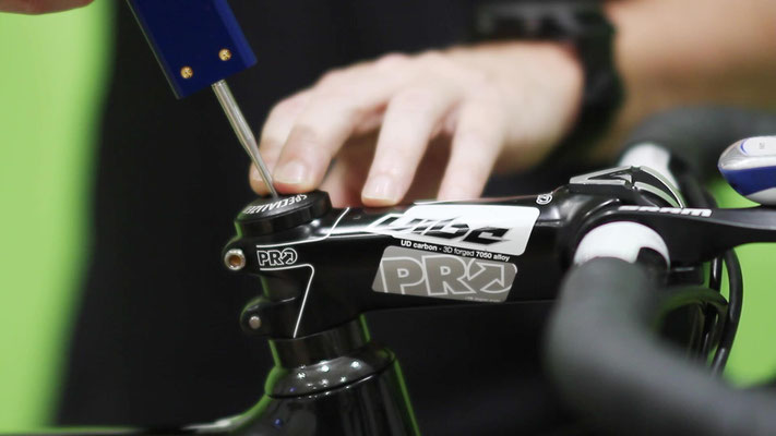 ESTUDIO BIOMECÁNICO CICLISMO 2 Digitalización cotas en el estudio biomecánico ciclismo utilizando la herramienta RETUL ZIN, con la que vamos recogiendo diferentes puntos de la bicicleta - ©Biomecánica 3D