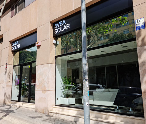 Nuestros inmuebles se encuentran en la Avenida Óscar Esplá, un enclave céntrico y de gran prestigio, ideal para empresas que buscan visibilidad, accesibilidad y una imagen corporativa sólida.