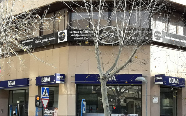 ofrecemos la oportunidad de establecer su negocio en una oficina en alquiler junto al puerto de alicante, un entorno dinámico y con gran potencial comercial.